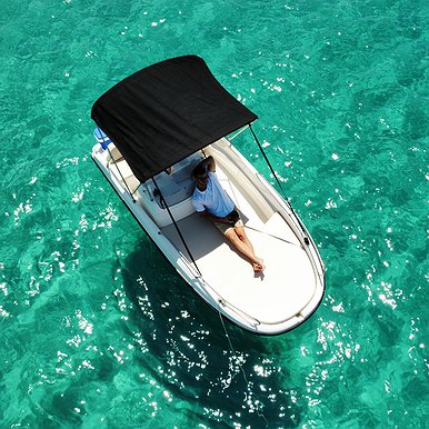 Barco sin licencia Sitges